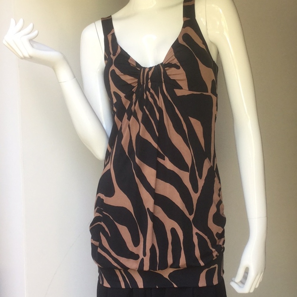 Fun top with kangaroo type pocket.